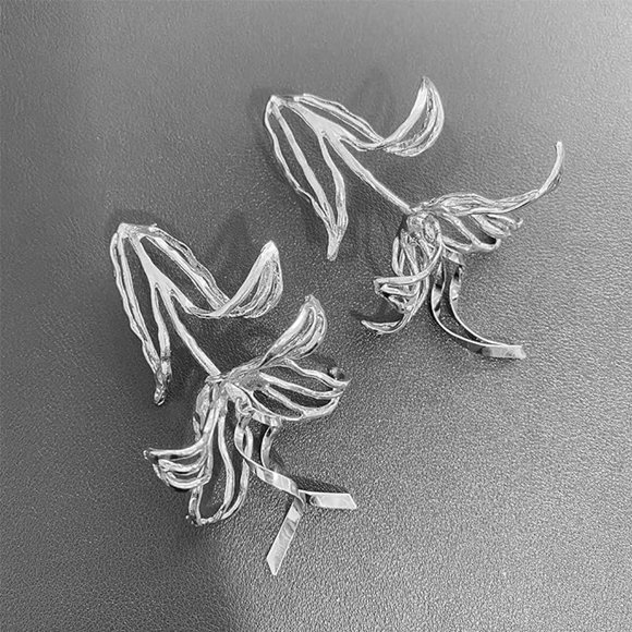 NEW!  ✨ Silver Geometric Tulip ✨ - Picture 4 of 4